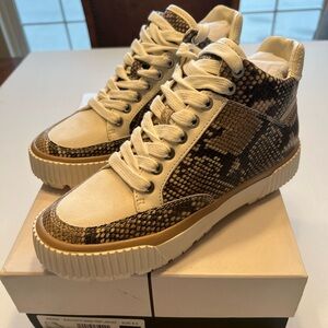 NWOB Dolce Vita Women Sneaker Snake Print Size Lace Up Platform Shoes